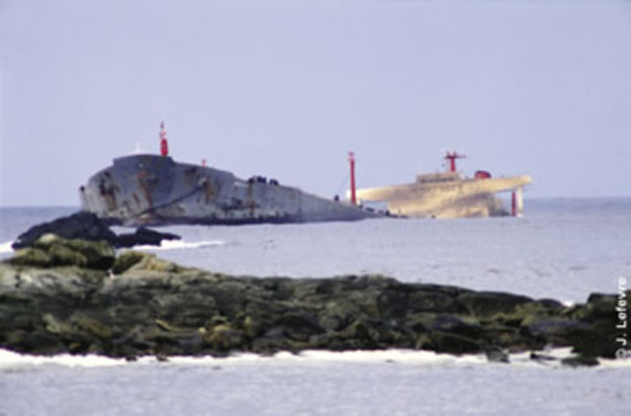 Wreck of the Amoco Cadiz at Portsall. Photo: J. Le Fevre 