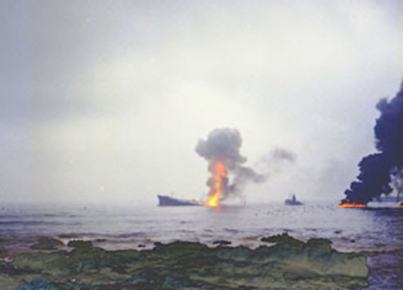 Le Jakob Maersk en feu (Source www.fotopt.net)