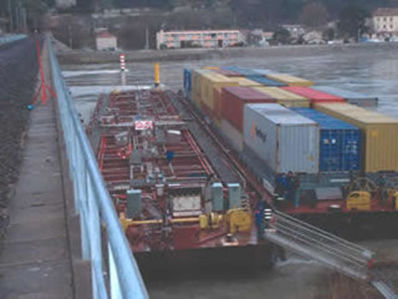 Accident of a barge transporting benzene, La Voulte, 2004