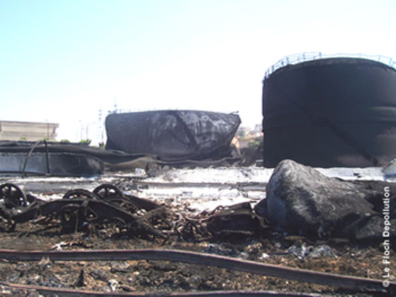 Storage tanks at the Jieh power plant after bombings (Source: Le Floc&apos;h Dépollution)