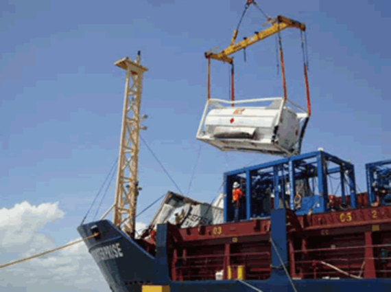 Removal of the containers. Source Darwin Port Corporation. 